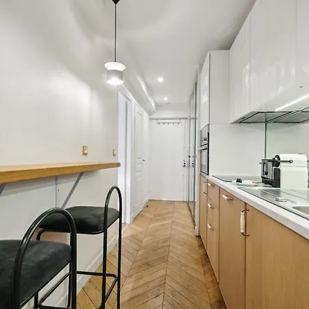 264 Latino - Superb In Appartement Parijs